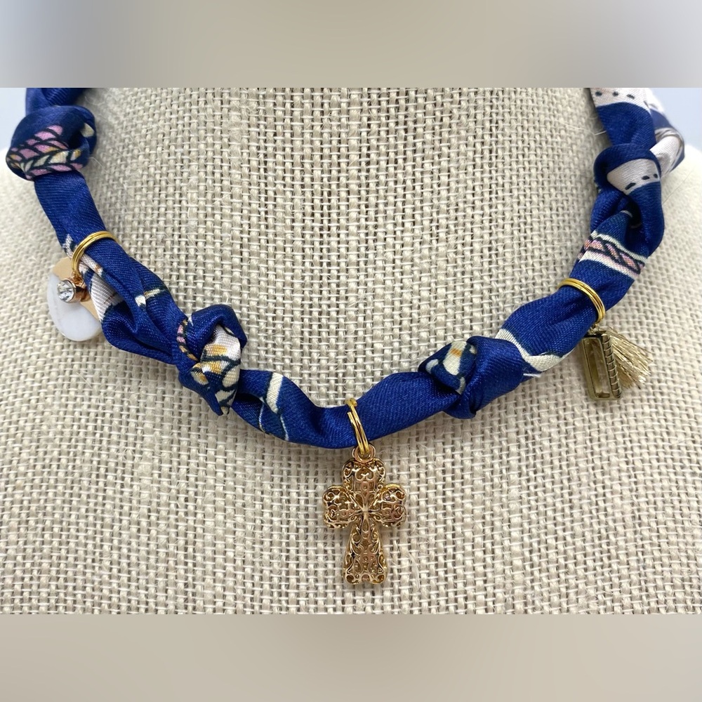 Blue White Gold Mod Satin Scarf Necklace Gold Charms Boho Fall Retro Preppy - Picture 3 of 10